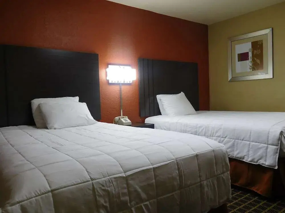 Deluxe Inn Motel
