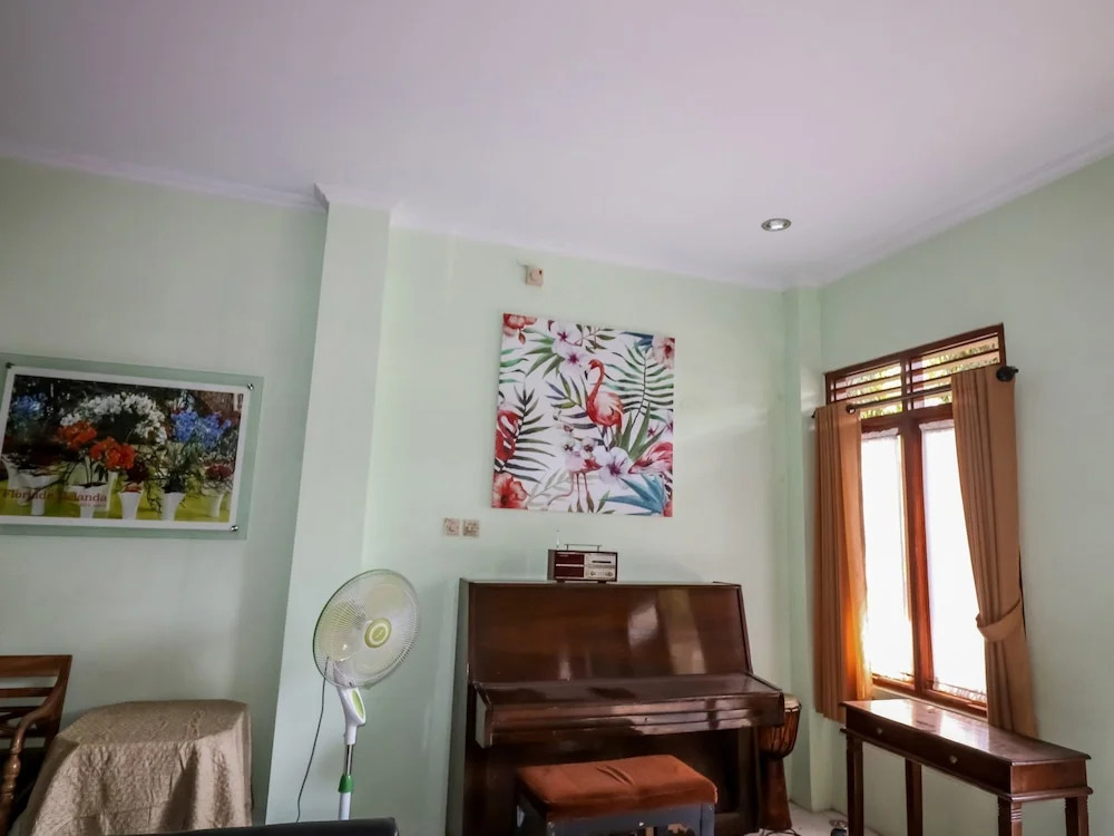 NIDA Rooms Gang Merpati Condong Catur