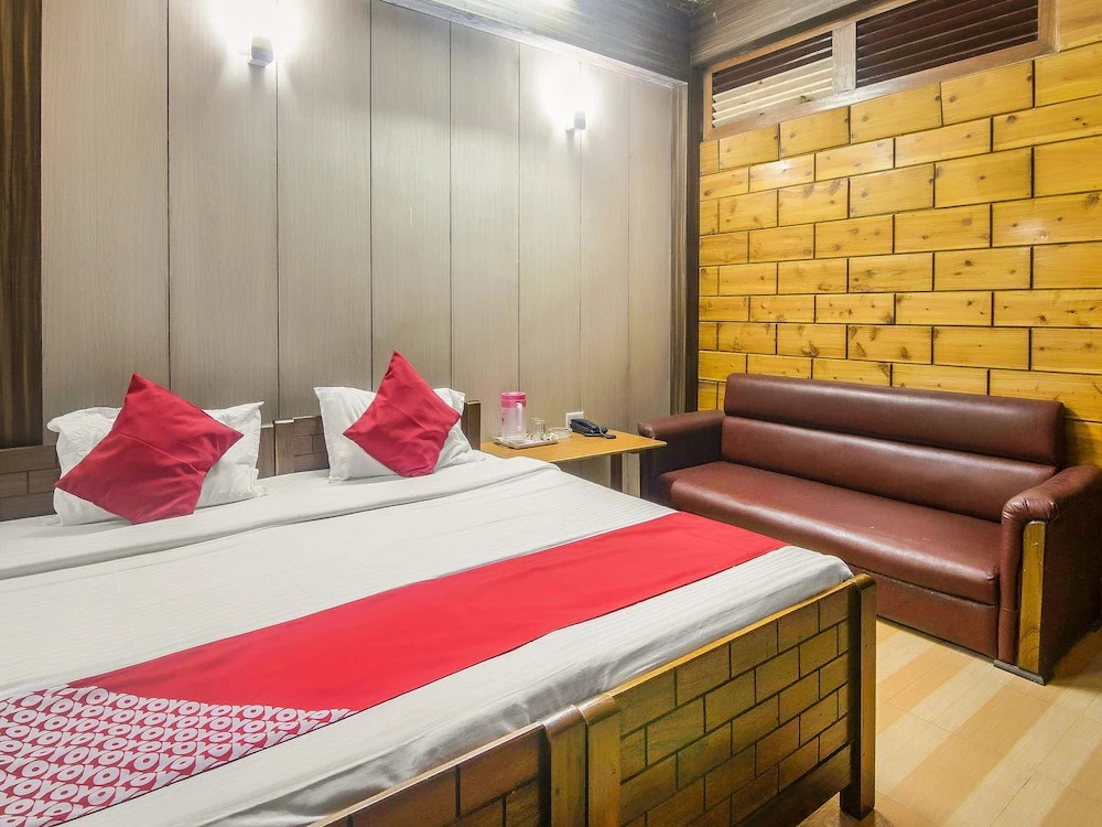 Oyo 14874 Live Inn Guest House