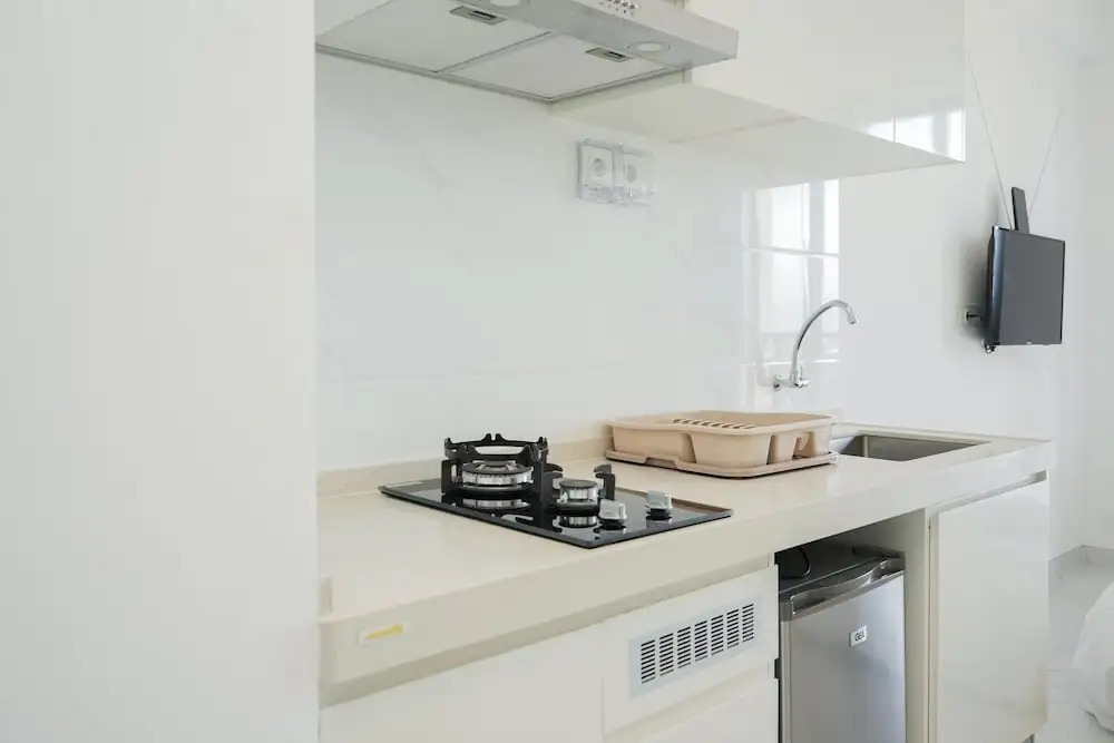 Comfy and Cozy Stay Studio Room at Sky House BSD Apartment By Travelio