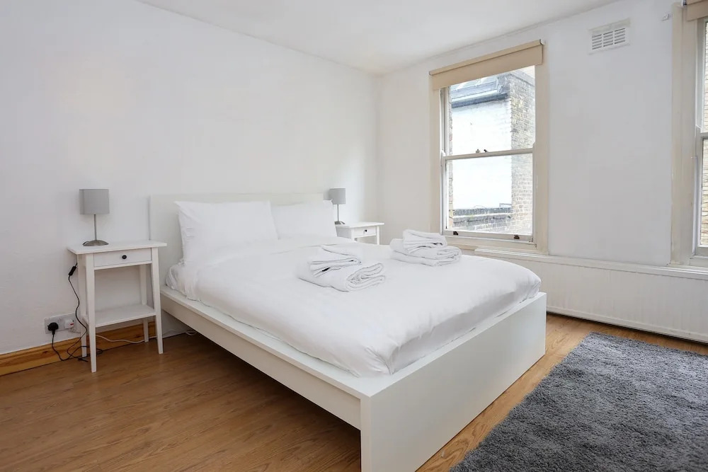 1 Bedroom Flat in Bayswater Accommodates 4