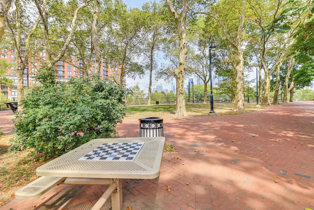 Walk to Hudson River, Near Metlife: Renovated Apt
