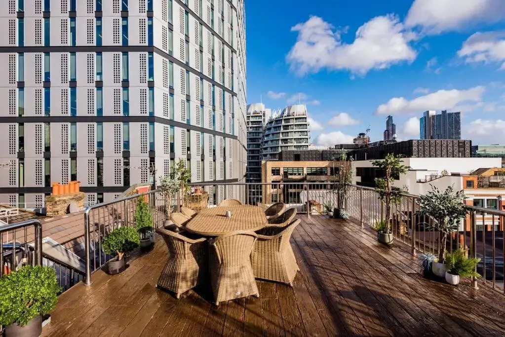 Penthouse Loft apartment with roof terrace Not for events or parties