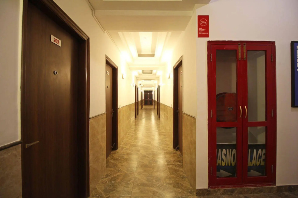 OYO Flagship 525 MG Road Metro Station