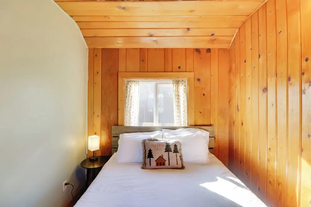 Lakeside Cabin w/ Beach ~ 14 Mi to Ski Area!