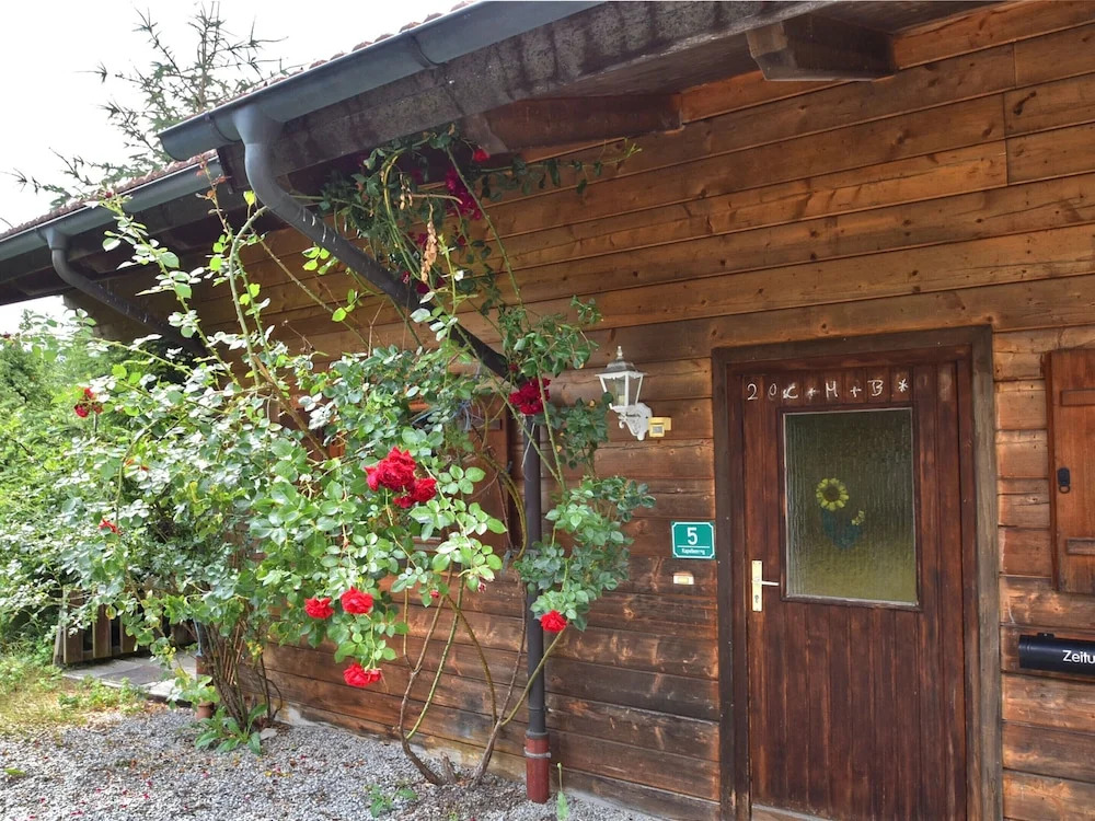 Vintage Holiday Home in Grafenried With Garden
