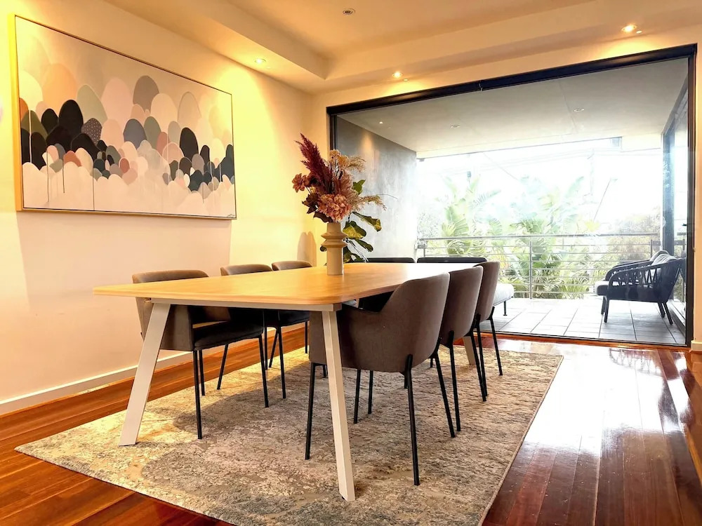 Bayside 4 bed in Sandringham w Spa and Sunset Views