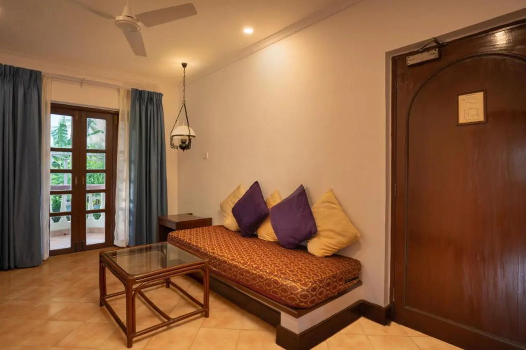 Coconut Grove Beach Resort