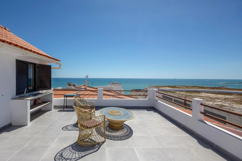 ★ Sea View ★ 1 Minute to Oldtown and Beach ★