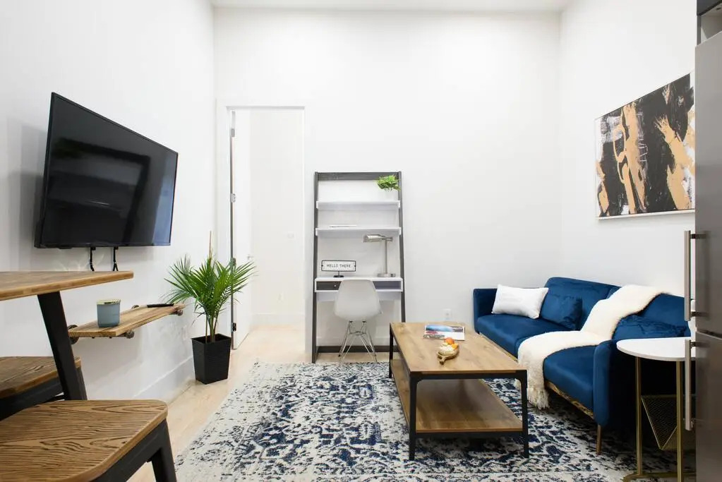 78-4D  Quality 1br W D Skylight By Central Park