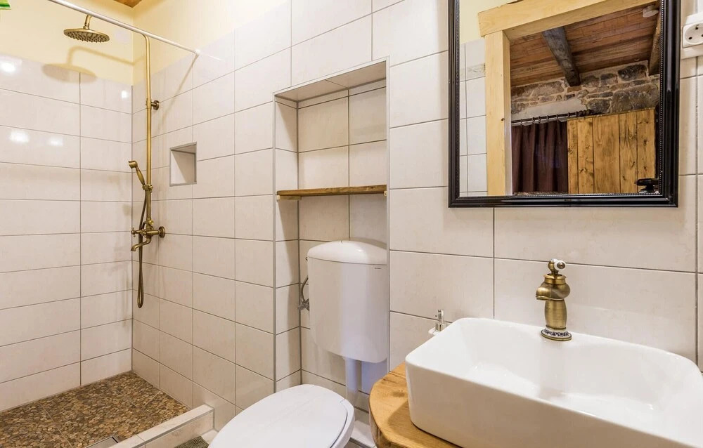 Nice Home in Veprinac with Outdoor Swimming Pool, Hot Tub & 5 Bedrooms