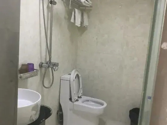 Shanghai Wangyue Hotel (Fangdian Road Subway Station)