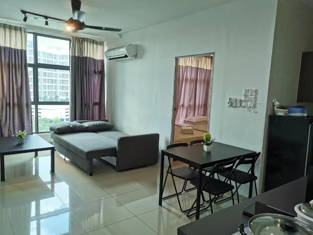 Vista Alam Studio Units - Pool, food court
