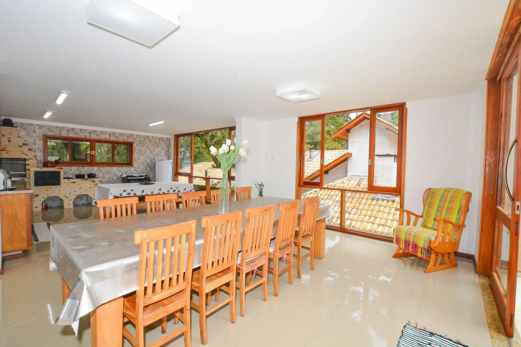 Linda e espaçosa casa em Monte Verde