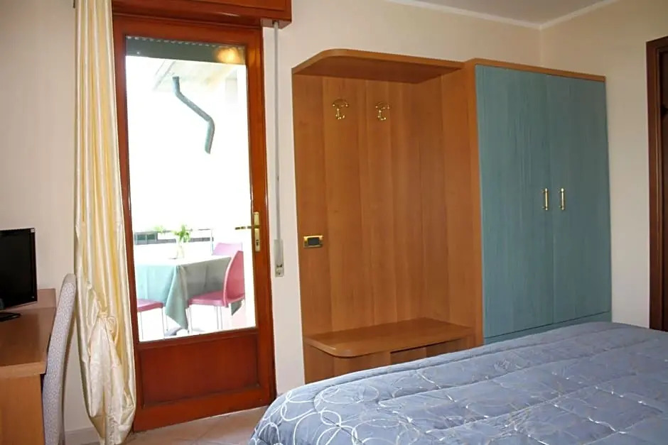 Albergo Ristorante Punta DellEst