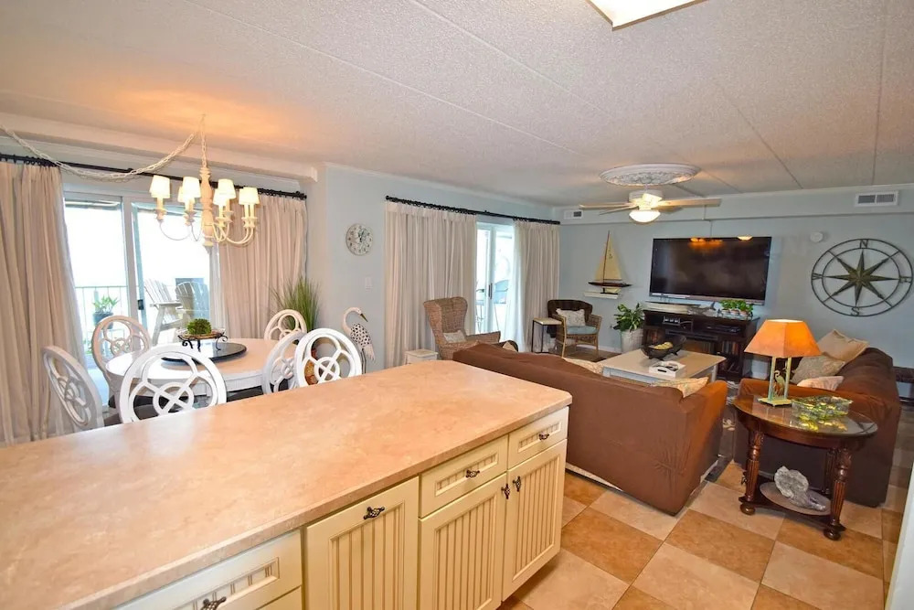 Harbour Island 102M 2 Bedroom Condo by RedAwning