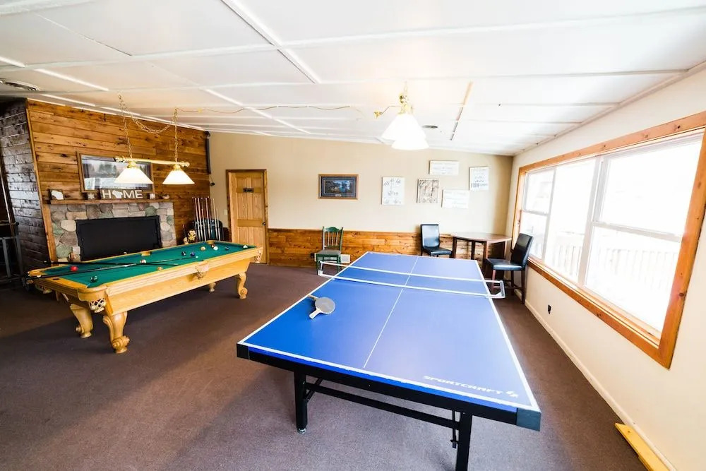 Hiawatha Lodge Inn