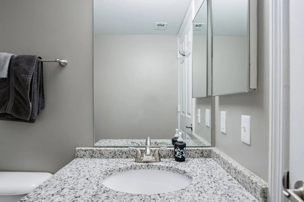 Nashville's #1 Location 2BR/2BATH - Free Parking - Music City! (CH1)