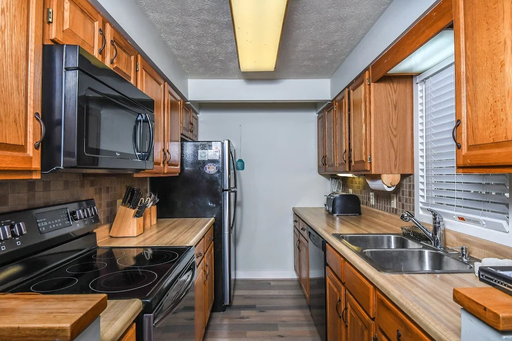 Arrowhead Village 3 Bedroom Townhome #15