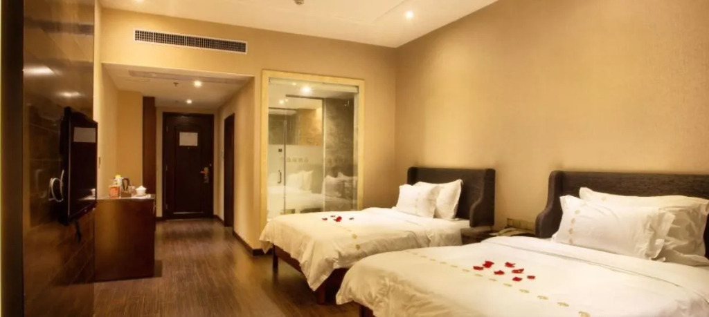 Qiaodu Hotel (Jiangmen Light Rail Station)