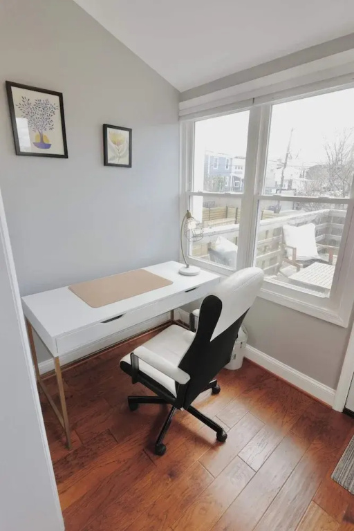 Terrific Family Townhouse + Parking x 2 Cars