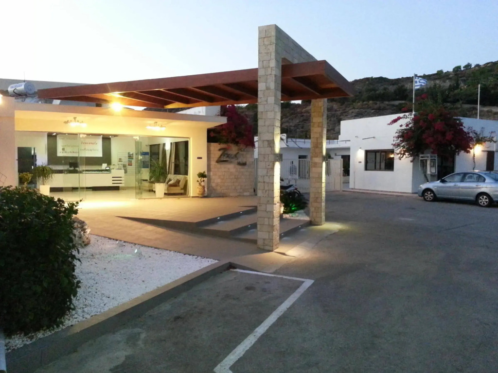 Zoes Hotel & Suites