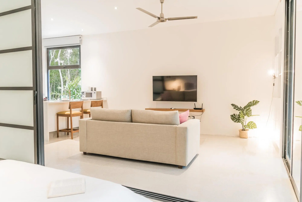 Modern & Stylish 1BR Apartment | La Veleta | Infinity Pool, Fitness Area & Rooftop Lounge