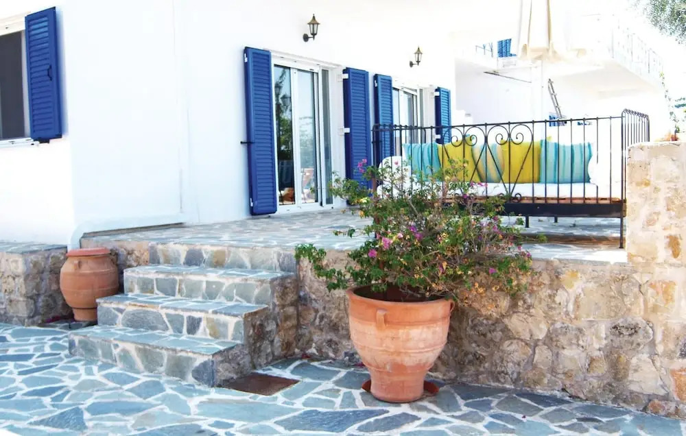 2 Bedroom Lovely Home In Kalamata