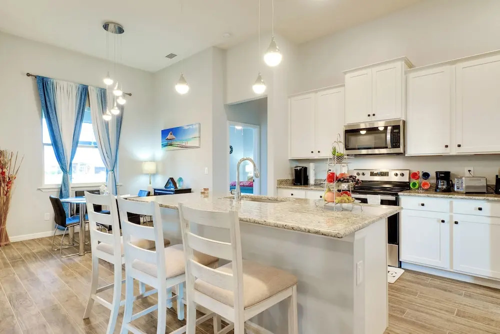 6 Mi to Sirenia Vista: Cape Coral Retreat w/ Grill