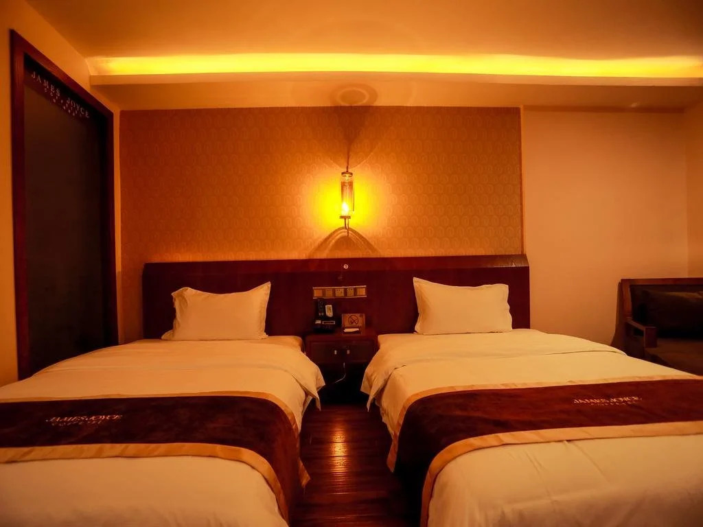 James Joyce Coffetel Hotel Chengdu Baicao Street Metro Station Branch