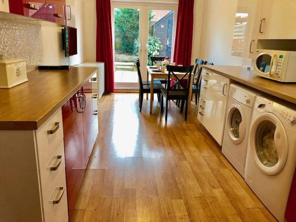 Little Connaught 2 bed House pet friendly