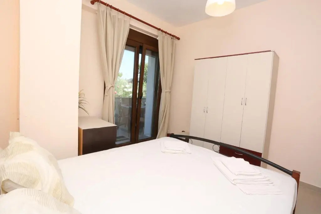 Villa Argo 2 - Beachfront, Big gardens, Location!