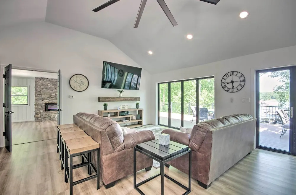 Waterfront Escape: Ozarks Home + Guest House!