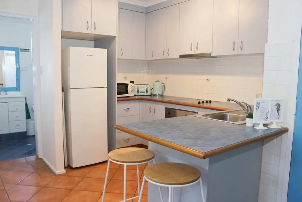Lovely 1 Bedroom Apartment Steps to the Beach