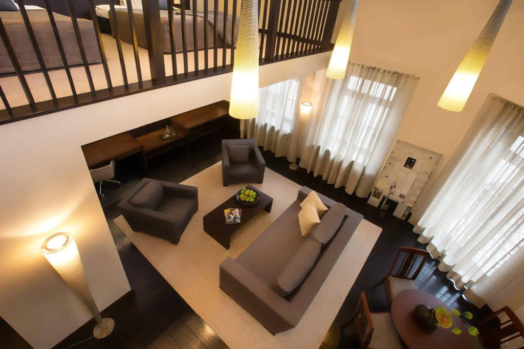 Отель Bergs Suites