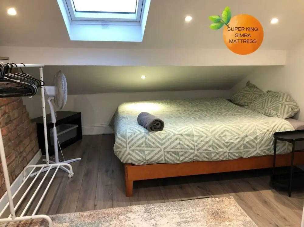 3 Floors Loft 2mins to Train Patio Parking