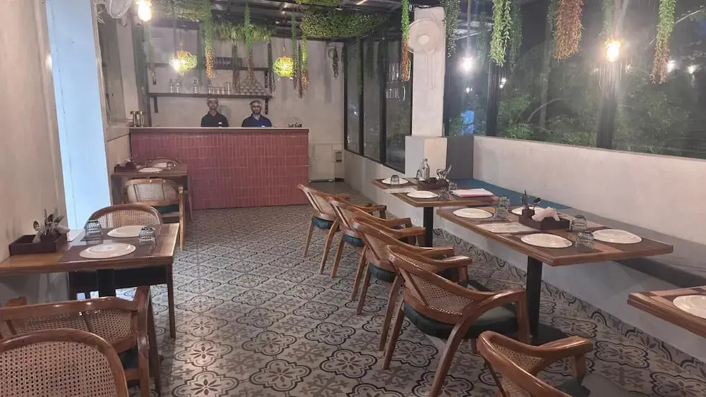 Hotel Amber Inn - 800m from Prayagraj Junction