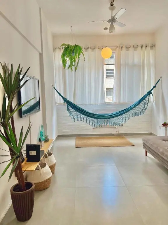 Copacabana Beach! Aconchegante apartamento na quadra da praia.
