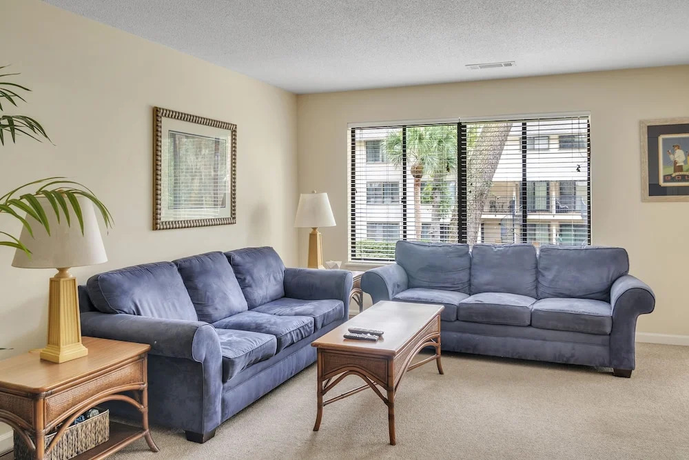 Serene 2br Retreat At Springwood Villas, Hh Island 2 Bedroom Townhouse by Redawning