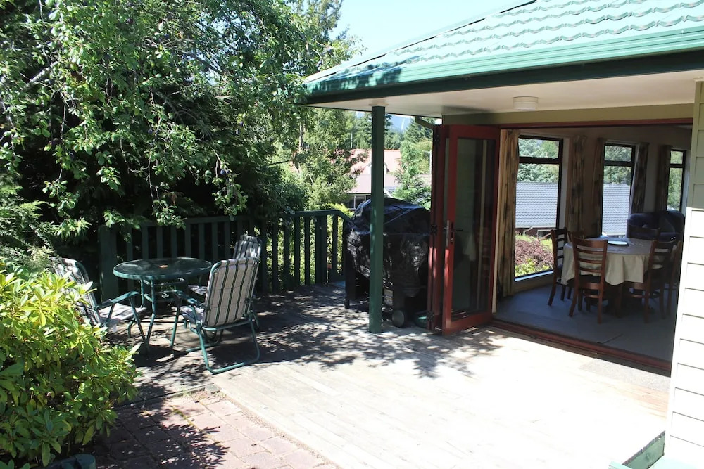 30 Chalet Crescent