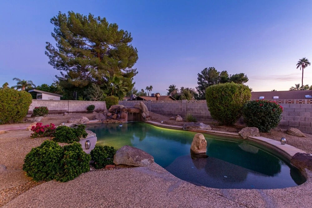 Spectacular Moon Valley! 4 Bedroom With 3 King Beds! Heated Pool! Sleeps 10! 4 Home by Redawning