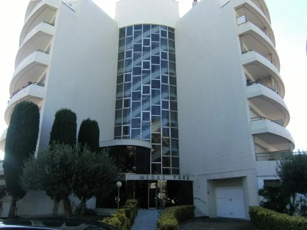 Medes Park I 4-5