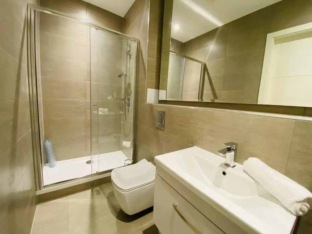 Cosy Exec Base - Entire Apartment - Home away from home by HBN