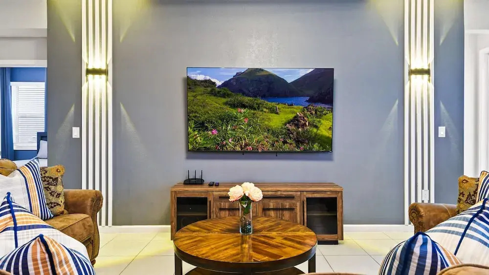 Opulent Retreat, Pool & Lake View, Near Parks