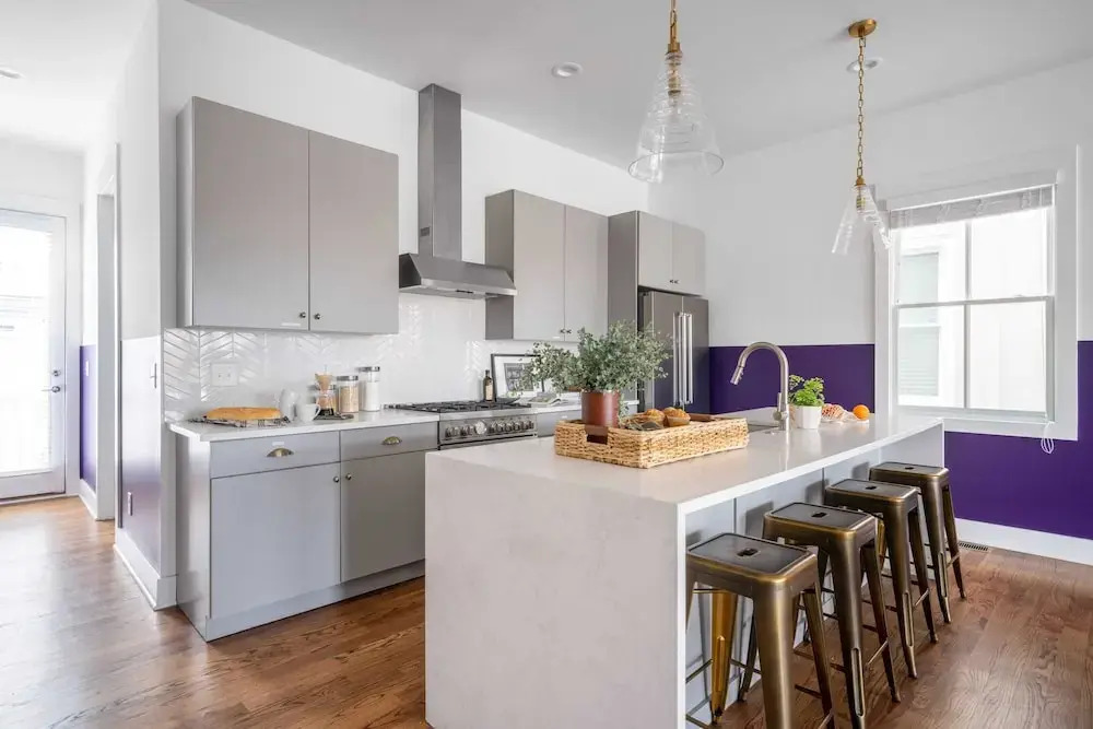 Sleeps 24 2 Homes, Minutes to Downtown+broadway Faith & Barbara by Avantstay