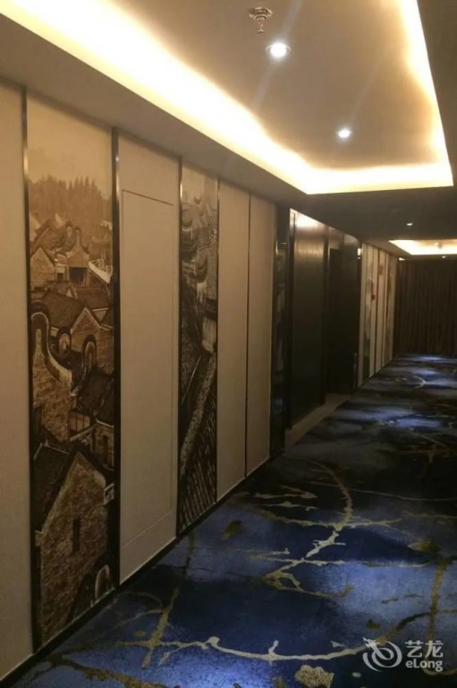 Dongfang Xuanyi Holiday Hotel