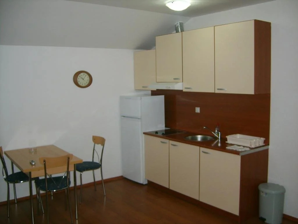 Lyon Apartments