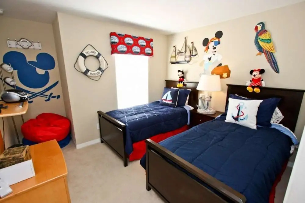 Lovely 4 Bedroom 3 Bath Town Home With Private Pool