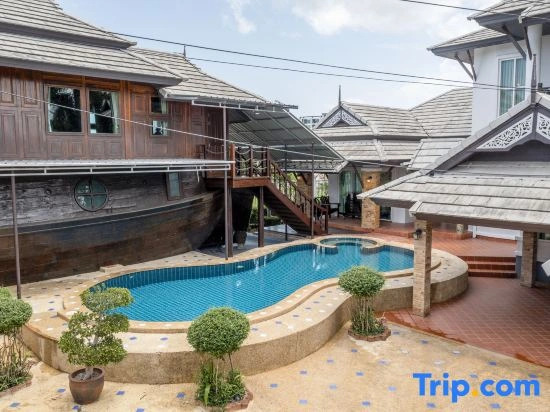 Villa Nautica Pattaya - 4 BR Luxury Pool Villa With Unique Yacht-house