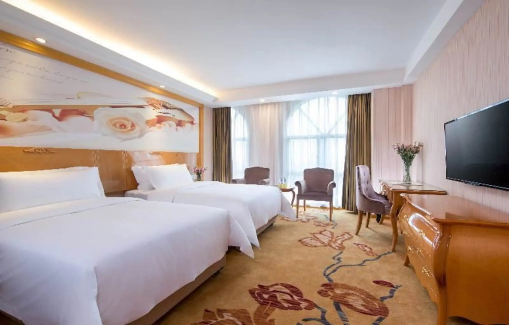 Vienna International Hotel Luogang Wanda Plaza